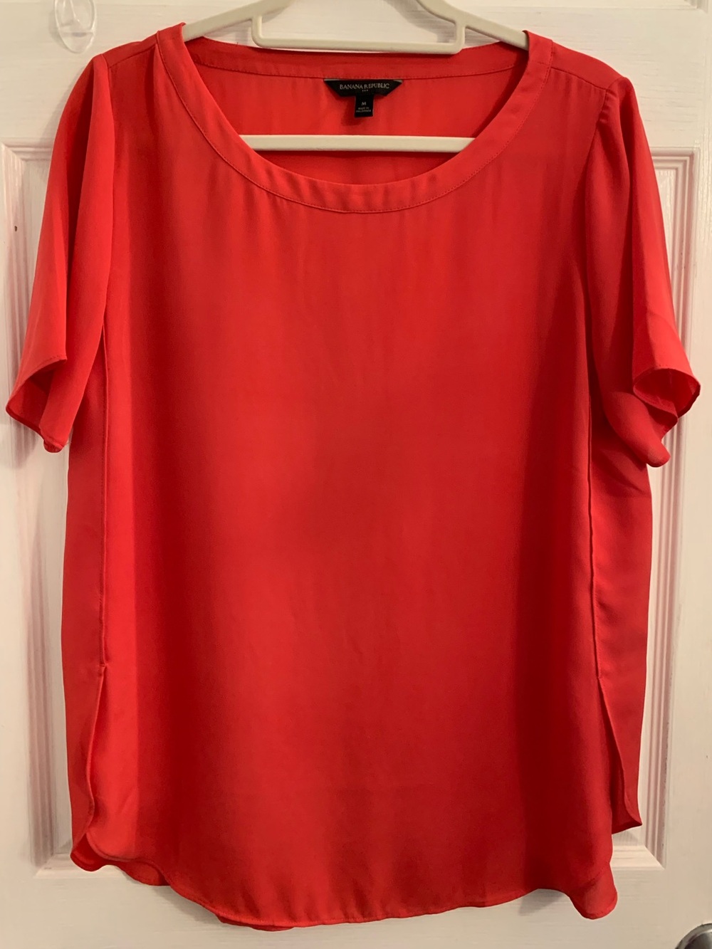 Banana Republic Coral-Red Short Sleeve Scoop Neck Blouse. Size medium $10